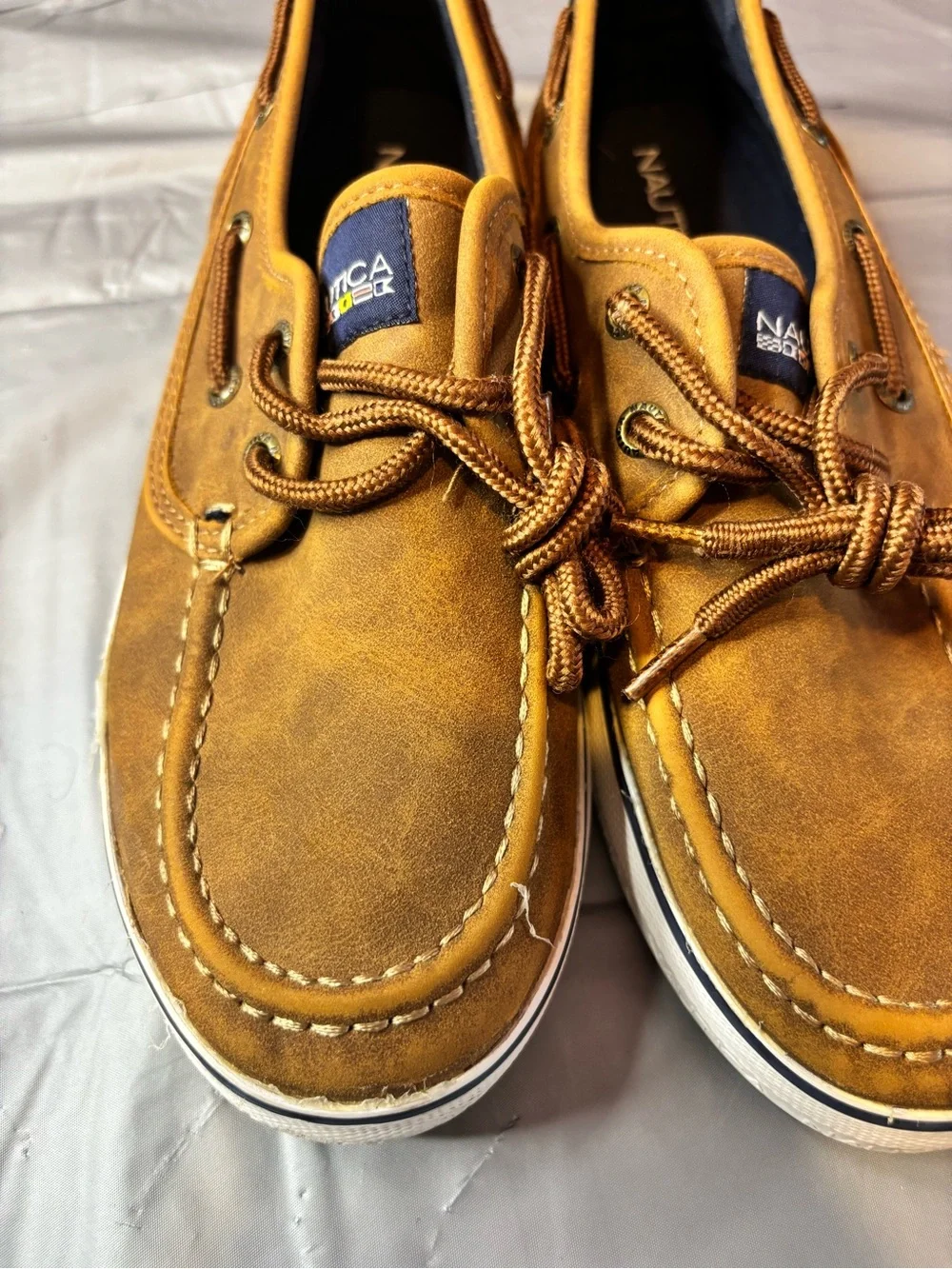 Nautica Men’s Tan Boat Shoes Lace Up Deck Shoes Navy Size 4